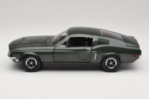 Ford Mustang GT Bullitt avec Figurine Steve McQueen Greenlight 1:18 12885 Métal — image 4 sur 8