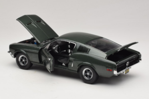 Ford Mustang GT Bullitt avec Figurine Steve McQueen Greenlight 1:18 12885 Métal — image 5 sur 8