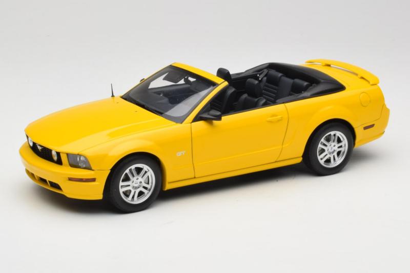 Ford Mustang GT S197 Cabriolet Screaming Yellow AUTOart 1:18 73062 Métal