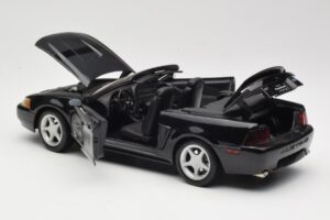 Ford Mustang GT SN95 Cabriolet Noir Maisto 1:18 50328 Métal — image 5 sur 8