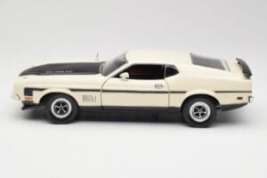 Ford Mustang Mach 1 Blanc Sun Star 1:18 3602 Métal — image 4 sur 8