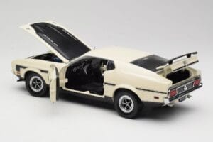 Ford Mustang Mach 1 Blanc Sun Star 1:18 3602 Métal — image 5 sur 8
