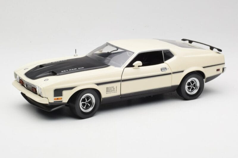 Ford Mustang Mach 1 Blanc Sun Star 1:18 3602 Métal