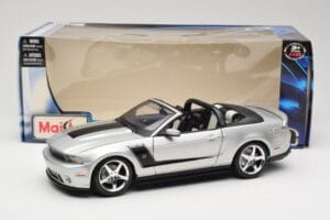 Ford Mustang S197 Roush 427R Cabriolet Argent Maisto 1:18 31669 Métal — image 8 sur 8