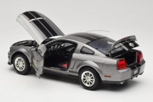 Ford Mustang S197 Shelby GT500 40th Anniversary Gris Shelby Collectibles 1:18 DC075005 Métal — image 5 sur 8