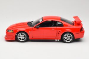 Ford Mustang SVT Cobra R SN95 Rouge Maisto 1:18 531872 Métal — image 4 sur 8