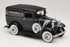 Ford Panel Car Police Patrol Signature Models 1:18 18143 Métal — image 4 sur 6