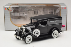 Ford Panel Car Police Patrol Signature Models 1:18 18143 Métal — image 6 sur 6