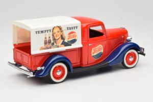 Ford Pickup Truck Pepsi-Cola Solido 1:18 99053 Métal — image 3 sur 8