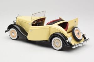 Ford Roadster Dearborn Yellow Solido 1:18 8008 Métal — image 5 sur 8