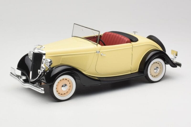 Ford Roadster Dearborn Yellow Solido 1:18 8008 Métal