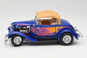 Ford Roadster Street Rod Bleu with Fire Road Signature 1:18 92249 Métal — image 4 sur 8