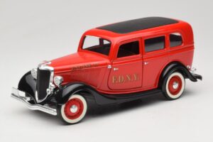 Ford Sedan Rouge Solido 1:18 8066 Métal
