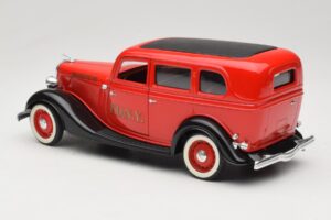 Ford Sedan Rouge Solido 1:18 8066 Métal — image 7 sur 8
