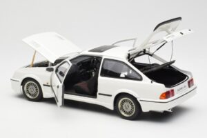 Ford Sierra RS Cosworth Blanc AUTOart 1:18 72862 Métal — image 5 sur 8