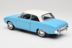 Ford Taunus 12M P1 Taunus Blue Revell 1:18 08880 Métal — image 7 sur 8