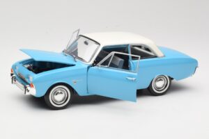 Ford Taunus 17M P2 Bleu Revell 1:18 08817 Métal — image 2 sur 8