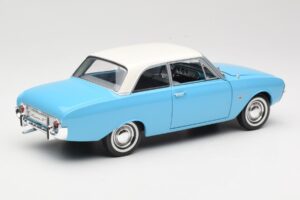 Ford Taunus 17M P2 Bleu Revell 1:18 08817 Métal — image 3 sur 8