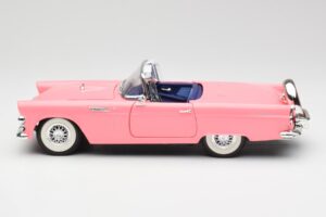 Ford Thunderbird Rose Revell 1:18 8804 Métal — image 4 sur 8