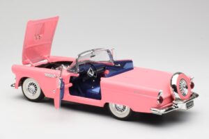Ford Thunderbird Rose Revell 1:18 8804 Métal — image 5 sur 8