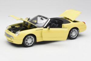 Ford Thunderbird Show Car Jaune Maisto 1:18 50335 Métal — image 2 sur 8