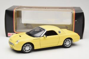 Ford Thunderbird Show Car Jaune Maisto 1:18 50336 Métal — image 8 sur 8