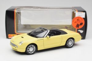 Ford Thunderbird Show Car Jaune Maisto 1:18 50335 Métal — image 8 sur 8