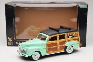 Ford Woody Panel Wagon Vert Menthe Road Signature 1:18 20028 Métal — image 8 sur 8