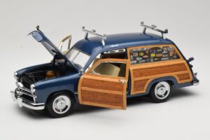 Ford Woody Station Wagon Bayview Blue Surf Shop Motor City 1:18 60002 Métal — image 2 sur 8