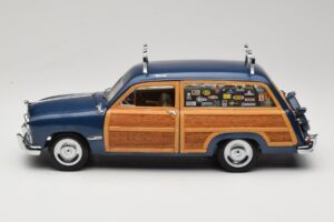 Ford Woody Station Wagon Bayview Blue Surf Shop Motor City 1:18 60002 Métal — image 4 sur 8
