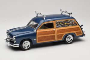 Ford Woody Station Wagon Bayview Blue Surf Shop Motor City 1:18 60002 Métal
