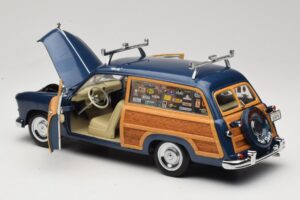 Ford Woody Station Wagon Bayview Blue Surf Shop Motor City 1:18 60002 Métal — image 5 sur 8