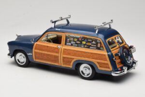 Ford Woody Station Wagon Bayview Blue Surf Shop Motor City 1:18 60002 Métal — image 7 sur 8