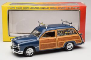 Ford Woody Station Wagon Bayview Blue Surf Shop Motor City 1:18 60002 Métal — image 8 sur 8