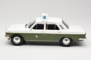 GAZ Volga GAZ-24 Police MCG 1:18 MCG18015 Métal — image 3 sur 6