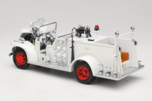 GMC Camion de Pompiers Blanc Road Signature 1:18 20068 Métal — image 5 sur 9