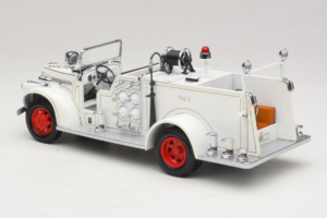GMC Camion de Pompiers Blanc Road Signature 1:18 20068 Métal — image 7 sur 9