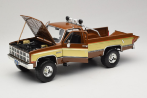 GMC K-2500 Sierra Grande Brun GreenLight 1:18 13560 Métal — image 2 sur 8