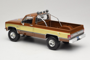 GMC K-2500 Sierra Grande Brun GreenLight 1:18 13560 Métal — image 7 sur 8