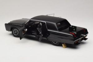 Chrysler Imperial Black Beauty Green Hornet TV Series AUTOart 1:18 71546 Métal — image 5 sur 8