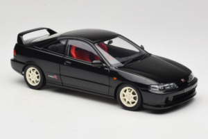 Honda Integra Type R DC2 Pre-Facelift Flamenco Black Pearl MotorHelix 1:18 M85203 Métal — image 6 sur 8