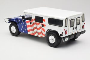 Hummer H1 AM General Gore-Lieberman Humvee America Exoto 1:18 01807 Métal — image 7 sur 8