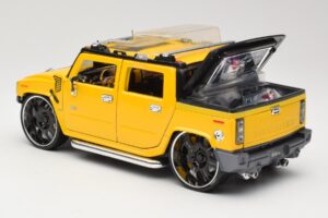 Hummer H2 SUT Concept Jaune Maisto 1:18 31067 Métal — image 7 sur 8