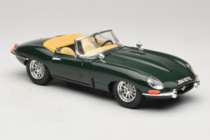 Jaguar E-Type Cabriolet Vert Bburago 1:18 3026 Métal — image 6 sur 8