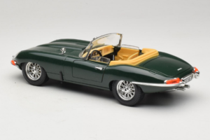 Jaguar E-Type Cabriolet Vert Bburago 1:18 3026 Métal — image 7 sur 8