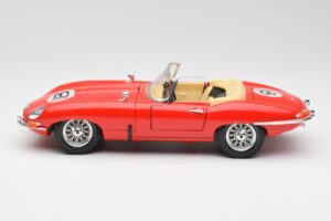 Jaguar E-Type Cabriolet Rouge Bburago 1:18 3016 Métal — image 4 sur 8