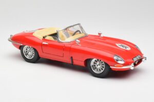 Jaguar E-Type Cabriolet Rouge Bburago 1:18 3016 Métal — image 6 sur 8