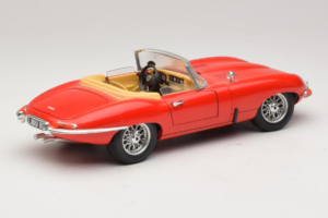 Jaguar E-Type Series 1 Cabriolet Rouge Bburago 1:18 3038 Métal — image 3 sur 8