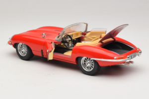 Jaguar E-Type Series 1 Cabriolet Rouge Bburago 1:18 3038 Métal — image 5 sur 8