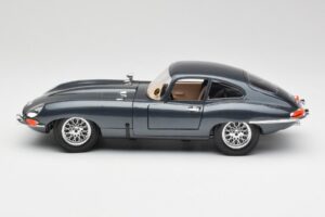 Jaguar E-Type Series 1 Vert Bburago 1:18 3018-M1 Métal — image 3 sur 8